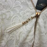 Quiz Bluzka Koronkowa Damska z Dekoracyjnym Zapięciem - zdjęcie 2