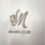 Sian Marie Biała Bluza z Kapturem i Haftowanymi Napisami XS 34 EU - zdjęcie 2