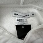 Sian Marie Biała Bluza z Kapturem i Haftowanymi Napisami XS 34 EU - zdjęcie 3