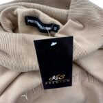 PrettyLittleThing Bluza Damska Beżowa Logo XS 34 EU - zdjęcie 3