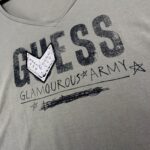 Guess Bluzka Damska Khaki Nadruk Z Aplikacją - zdjęcie 2