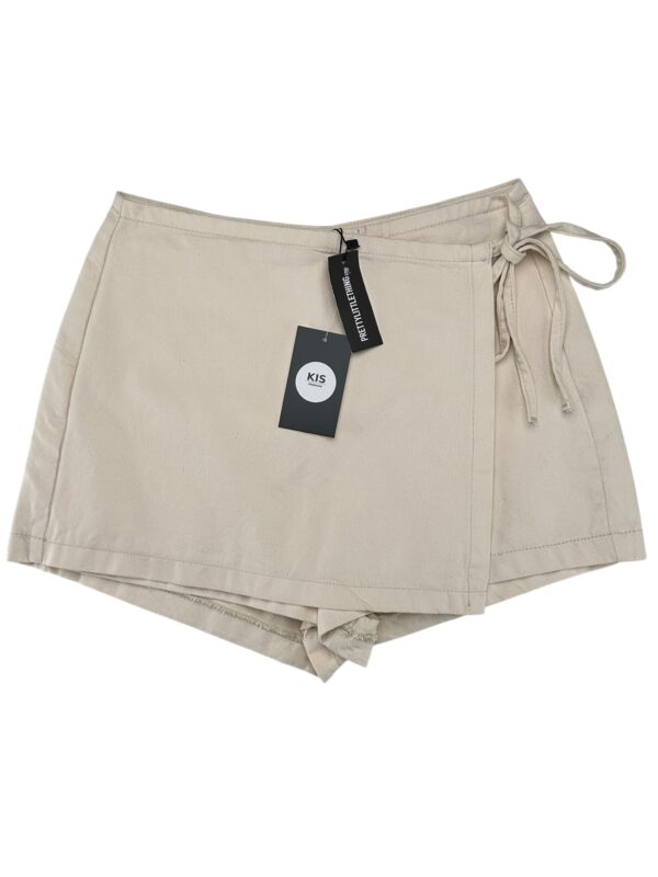 PRETTYLITTLETHING Szorty Damskie Beżowe M